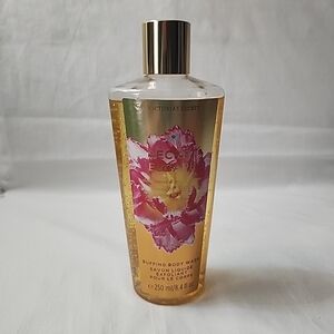 New Victoria' Secret Secret Escape Buffing Body Wash 8.4 oz. Freesia And Guava